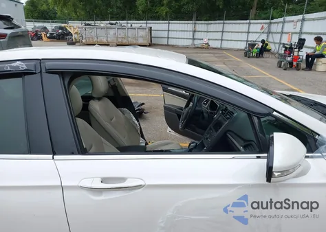 2016 Ford Fusion Energi Titanium z USA, uszkodzony, nr VIN 3FA6P0SUXGR364285